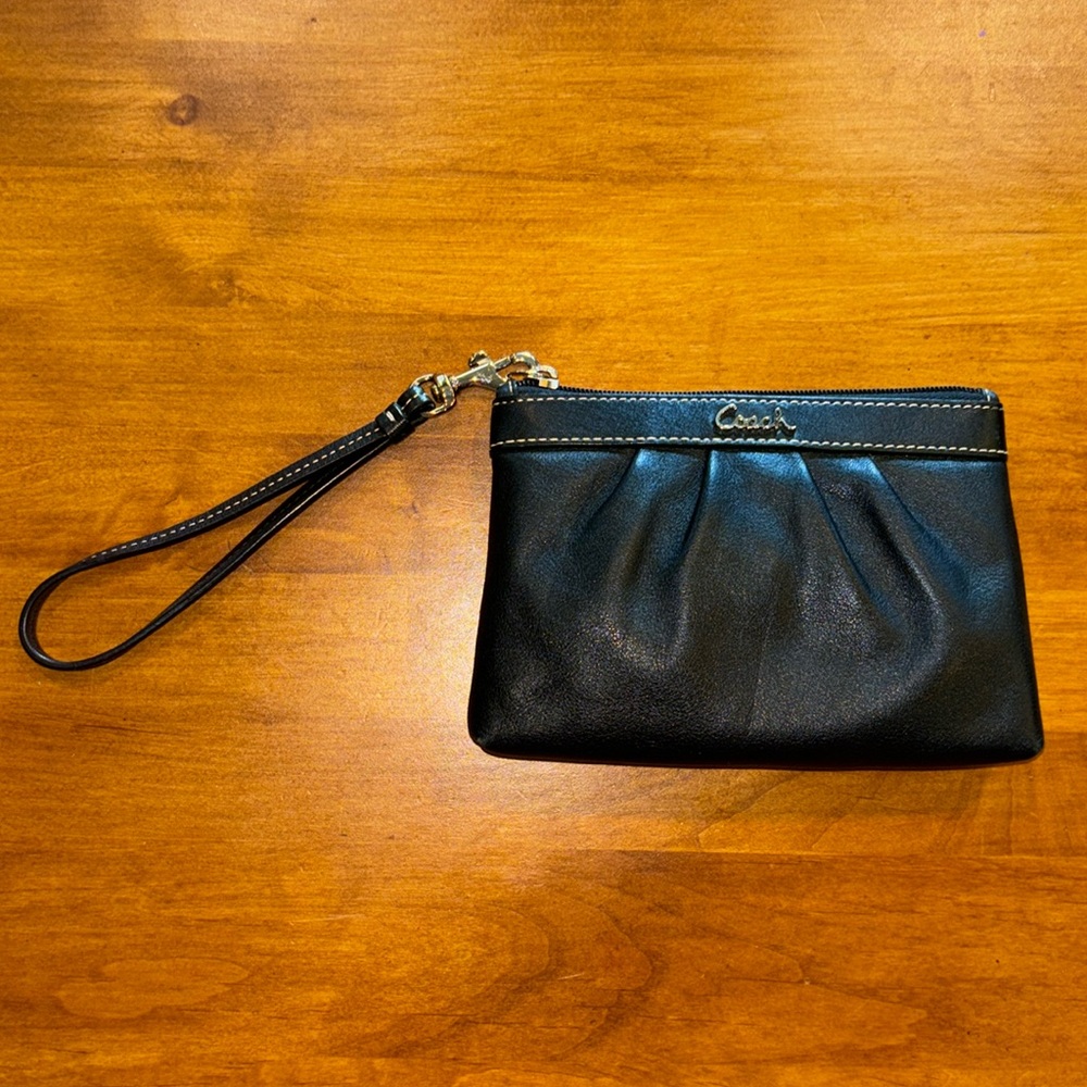 COACH LEATHER WRISTLET Black Leather Silver Hardware EUC Gorgeous Gathered Front